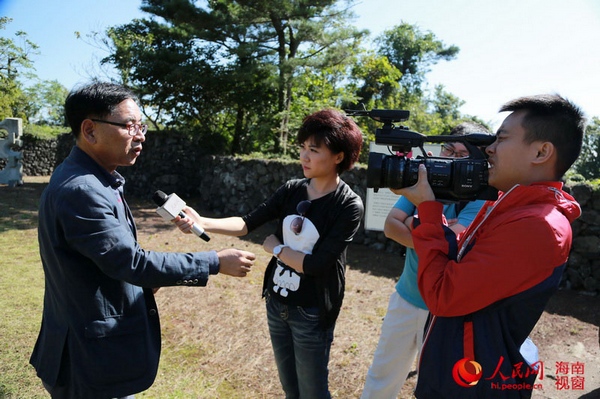 人民網(wǎng)海南視窗記者采訪濟(jì)州雕刻公園園長盧正洙