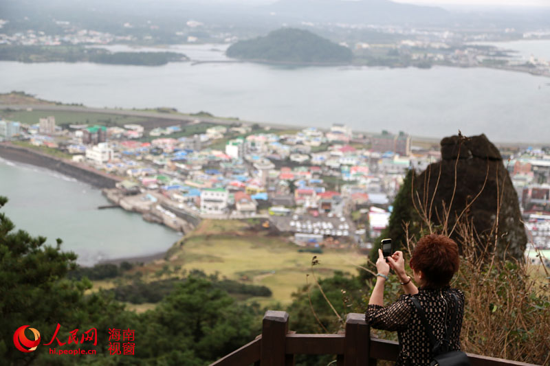 探訪濟(jì)州代表景點(diǎn)城山日出峰：中國游客眾多