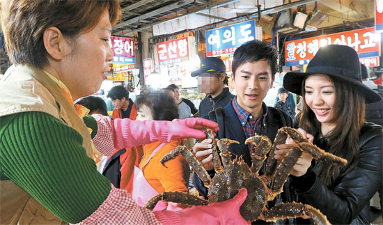 體驗韓國生活 首爾水產(chǎn)市場成為國人旅游新熱點（組圖）