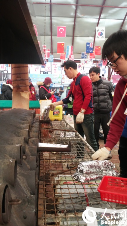 韓國(guó)平昌鱒魚節(jié)開幕 雪地冰釣樂(lè)趣無(wú)窮