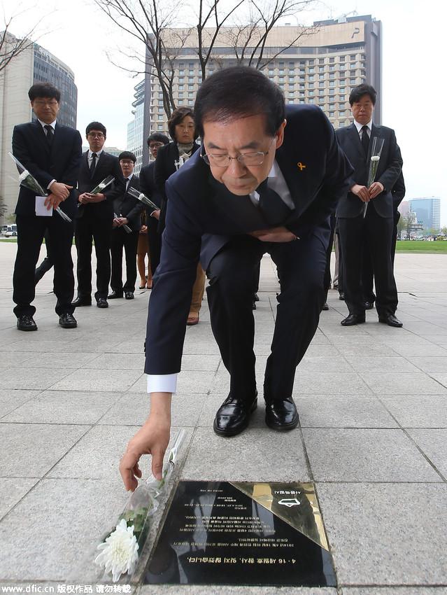 【高清】韓國首爾市長悼念“世越號”沉船事故遇難者