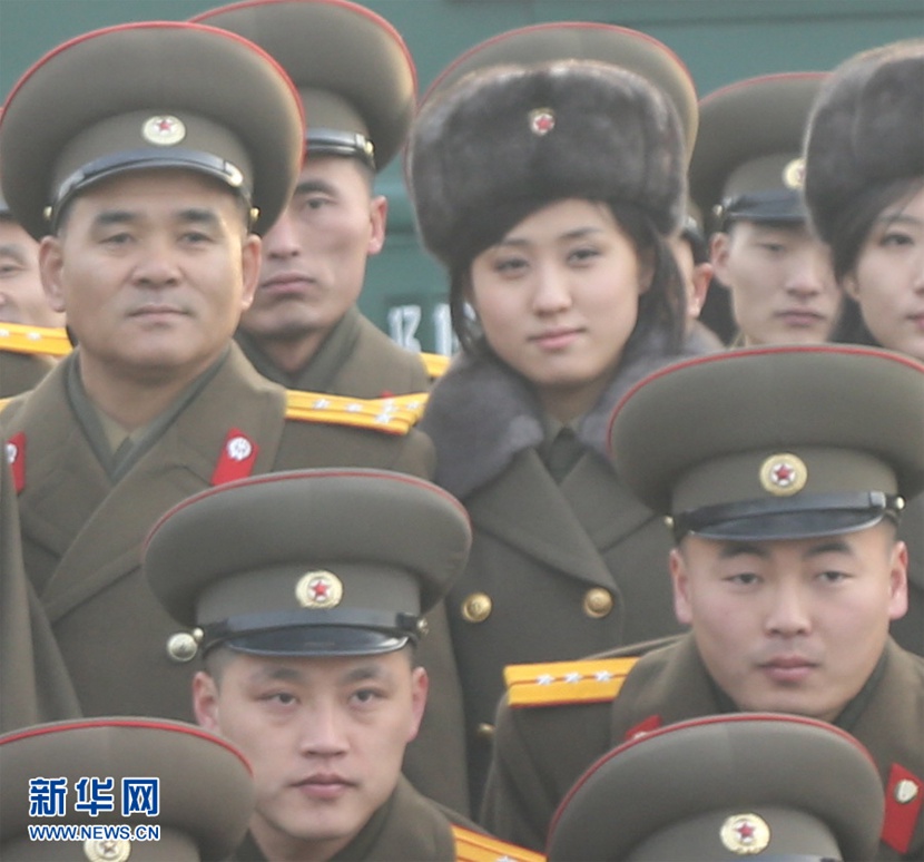 朝鮮功勛國家合唱團(tuán)和牡丹峰樂團(tuán)訪華 成員合影 （組圖）