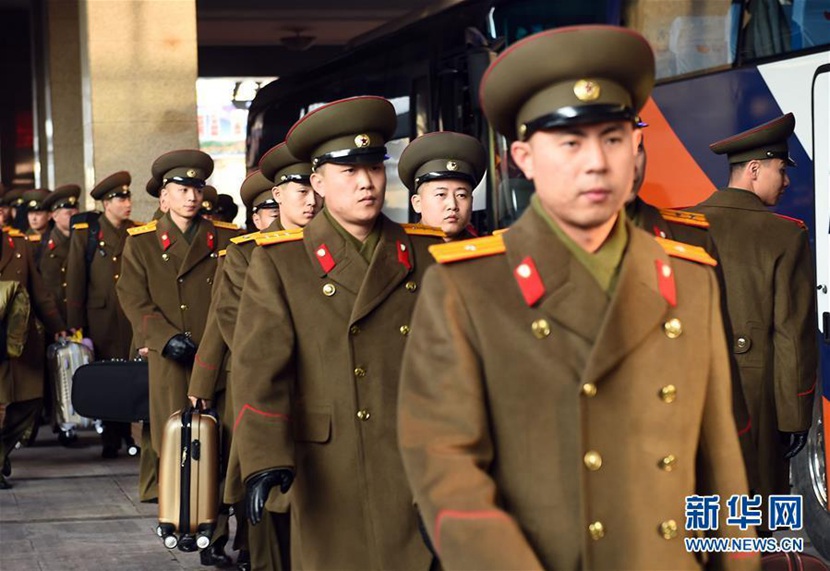 朝鮮國家功勛合唱團(tuán)和牡丹峰樂團(tuán)抵京 來華演出（高清組圖）