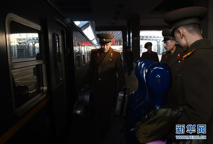 朝鮮國(guó)家功勛合唱團(tuán)和牡丹峰樂(lè)團(tuán)抵京 來(lái)華演出（高清組圖）