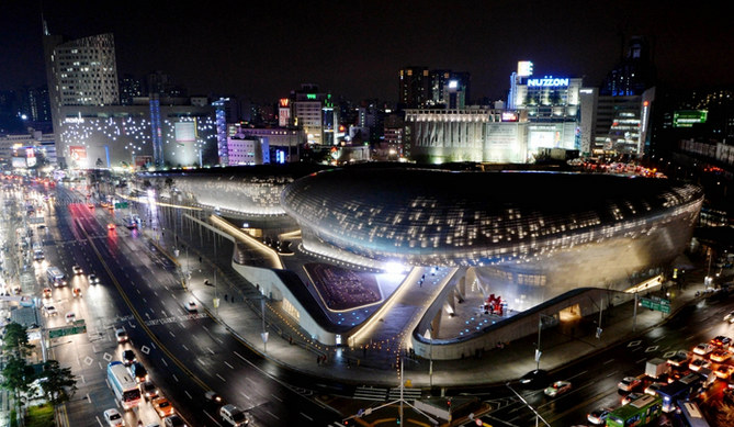 韓國(guó)首爾東大門(mén)夜景（網(wǎng)絡(luò)截圖）