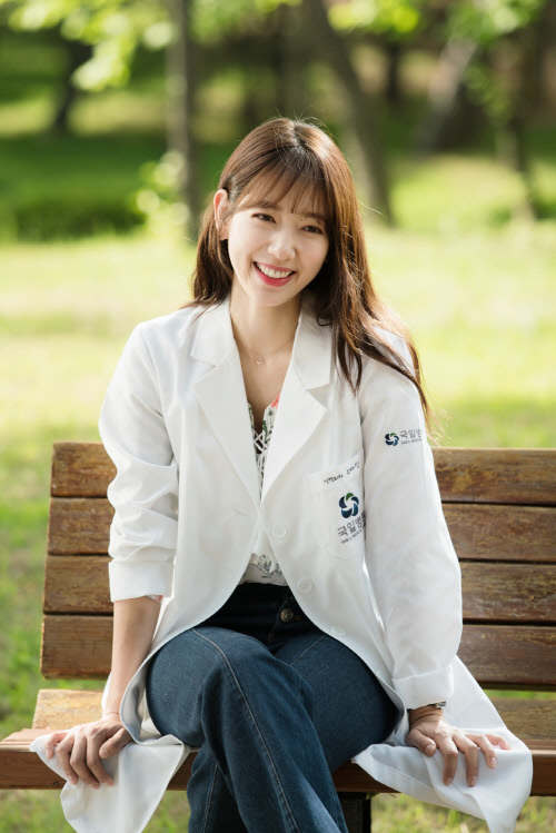 《Doctors》樸信惠PK李圣經(jīng) 女一女二誰更美【組圖】