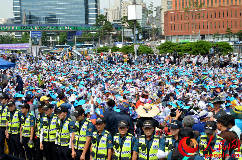 薩德部署地民眾在首爾大規(guī)模集會 抗議政府一意孤行