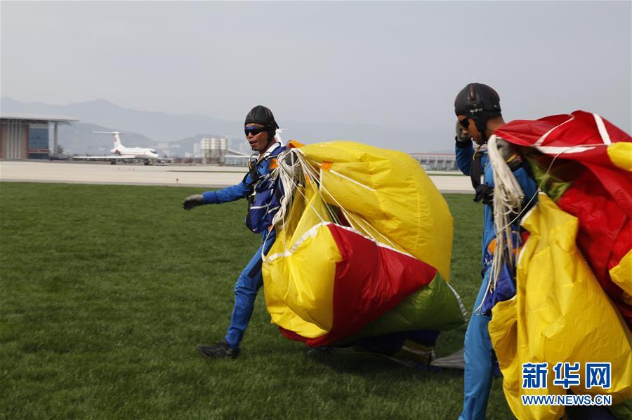 朝鮮航空展進(jìn)入第二日（圖）