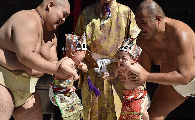 大學(xué)新生裝死大賽笑翻全場(chǎng) 韓國(guó)發(fā)呆比賽被指“奇葩”【組圖】